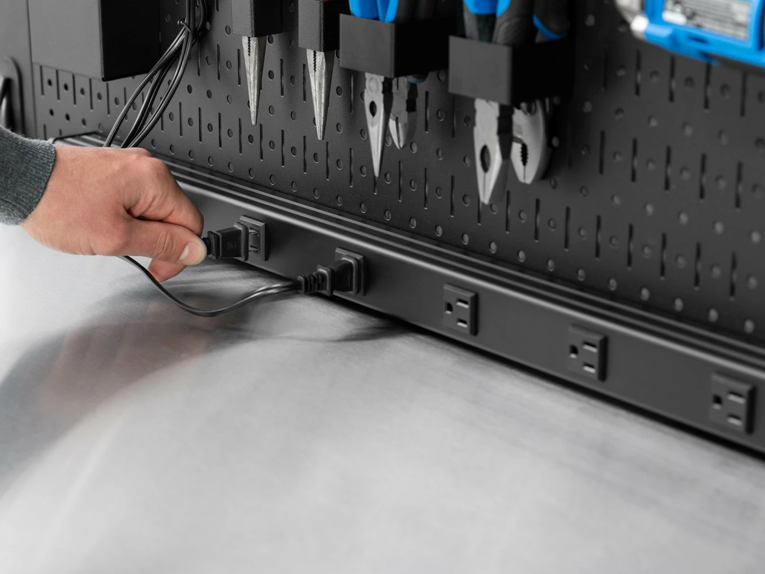 NewAge Products 10-Outlet Power Strip With Surge Protection 12 NewAge Products 10-Outlet Power Strip With Surge Protection