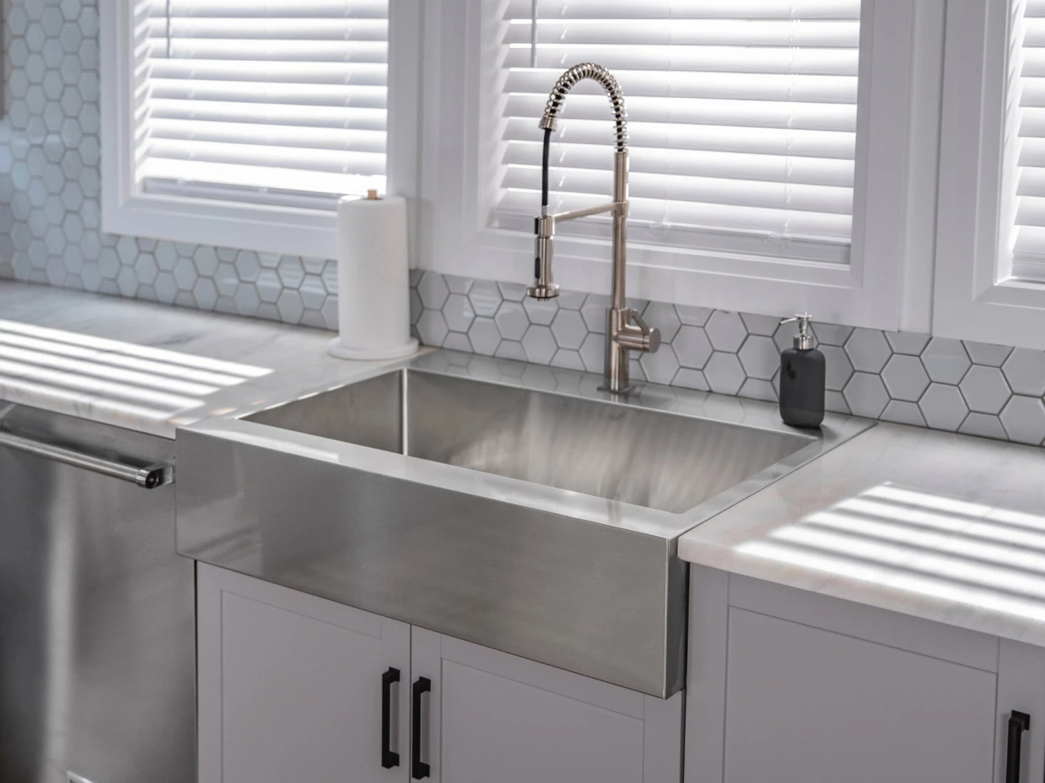 NewAge Products 36in Farmhouse Sink (including Bottom Grid) 2 NewAge Products 36in Farmhouse Sink (including Bottom Grid)