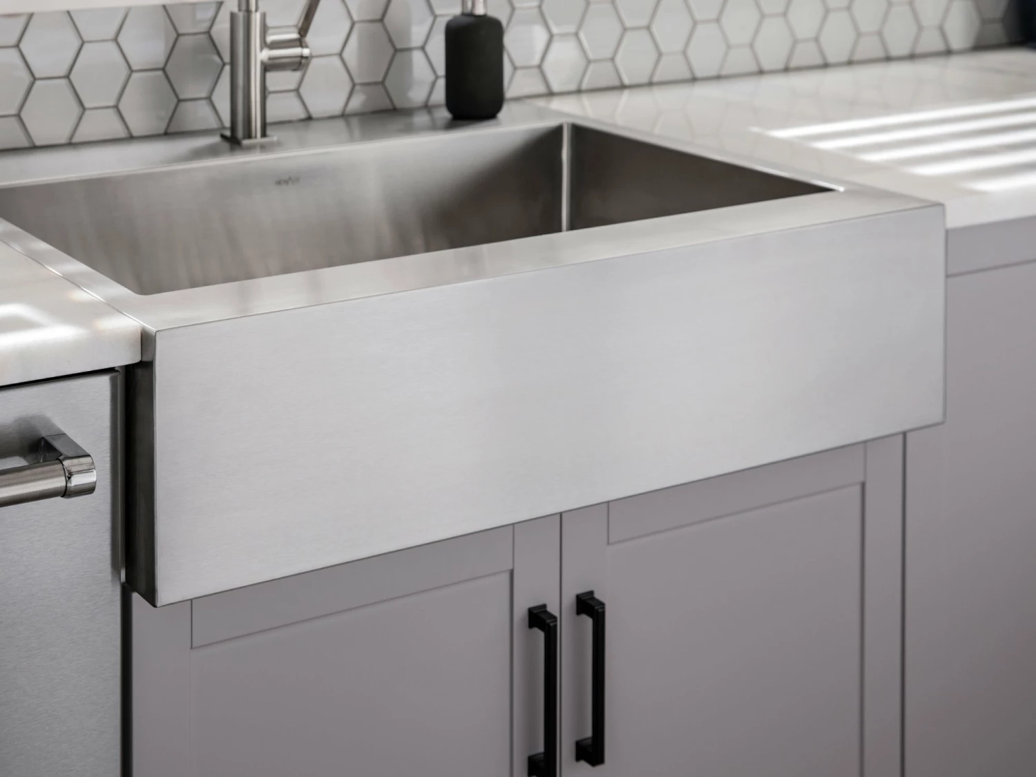 NewAge Products 36in Farmhouse Sink (including Bottom Grid) 3 NewAge Products 36in Farmhouse Sink (including Bottom Grid)